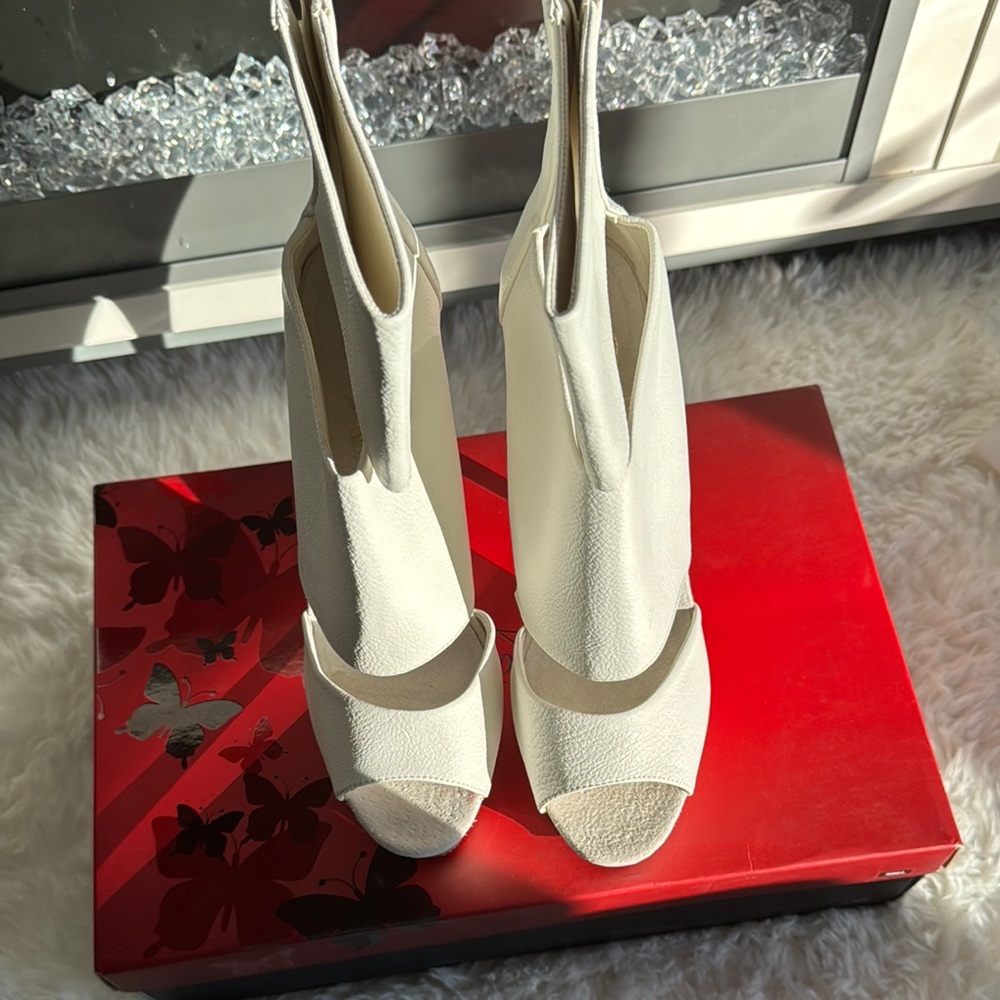 Please Sexier Than Ever: 6 Inch White Peep-Toe Platform Heels